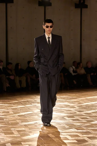 Look 32